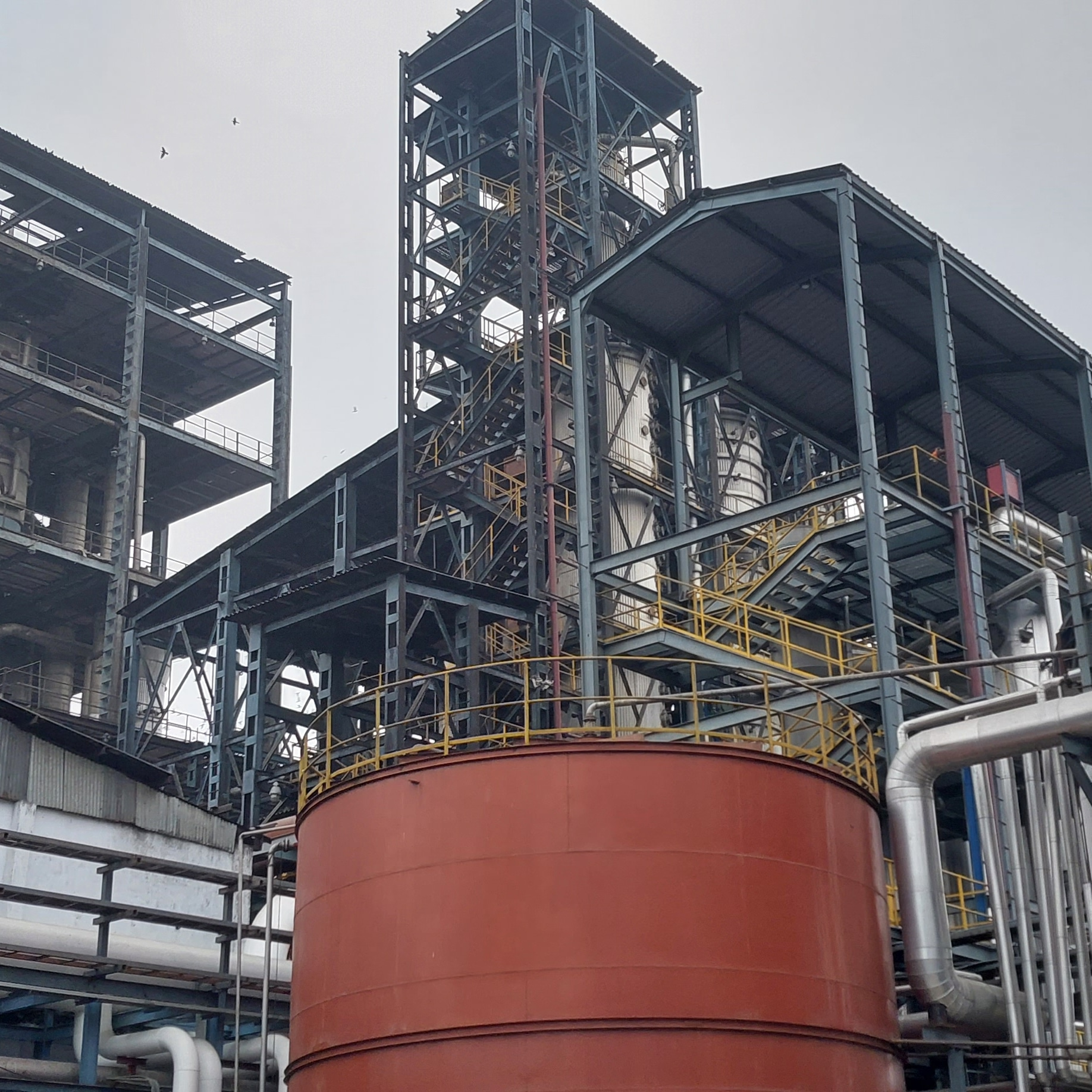 Distillation columns and separation systems